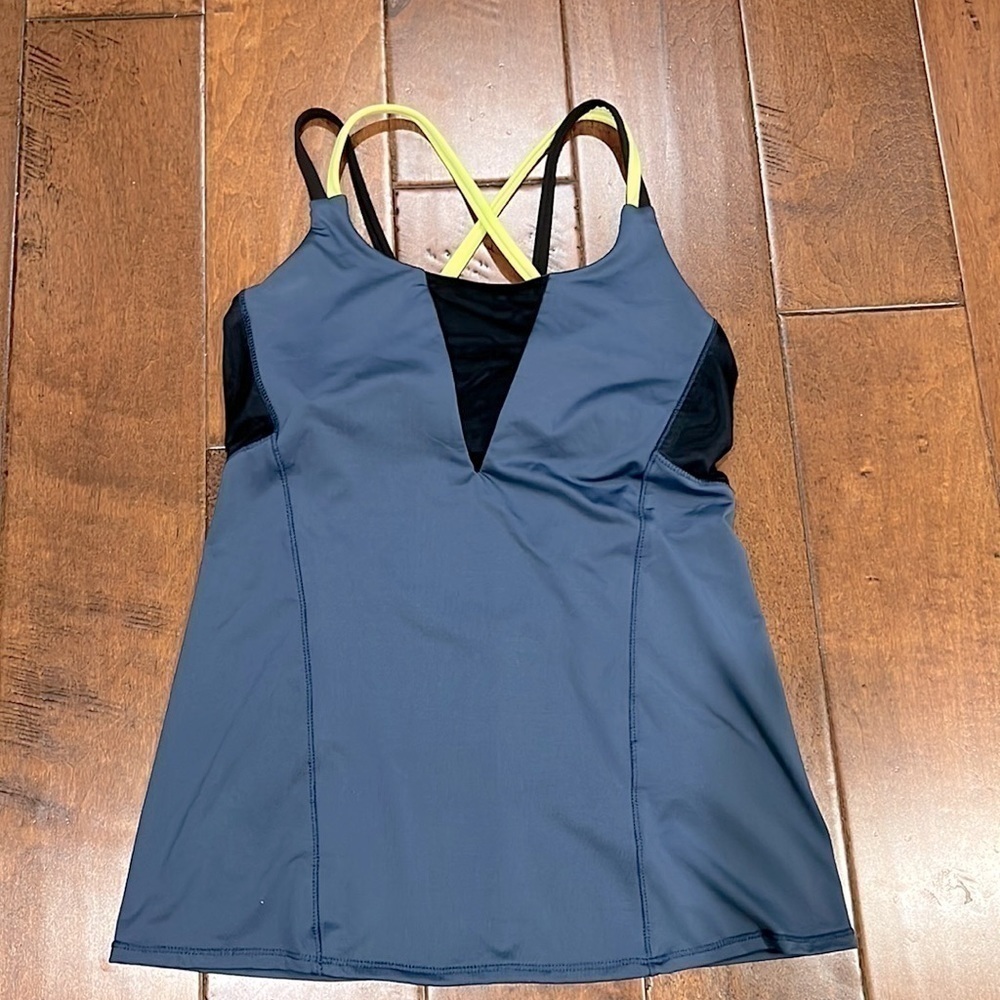 LUCKY IN LOVE
SPORTS TANK TOP SMALL